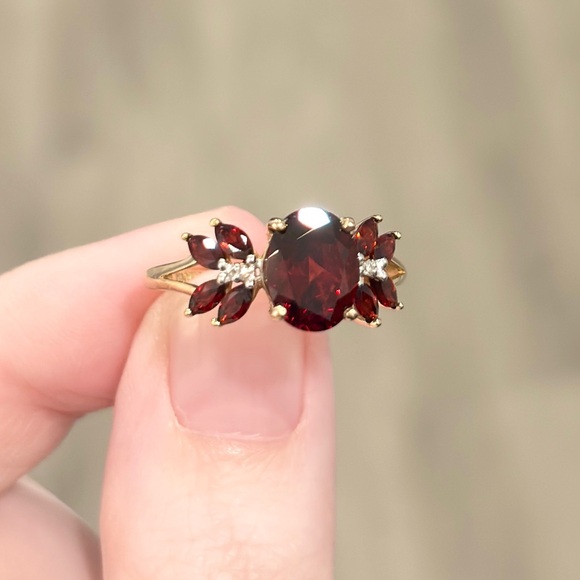 Garnet Gold Ring: Natural gemstone oval pyrope red diamond 10K solid yellow gold - Picture 9 of 15